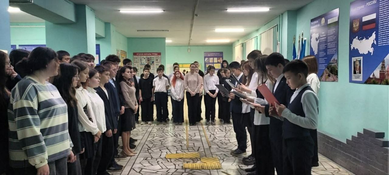 Активисты отряда ЮИД  провели линейку памяти жертв ДТП