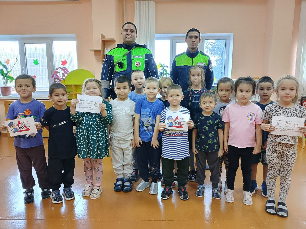 Сотрудники ГАИ обучили детей навыкам безопасности на дорогах