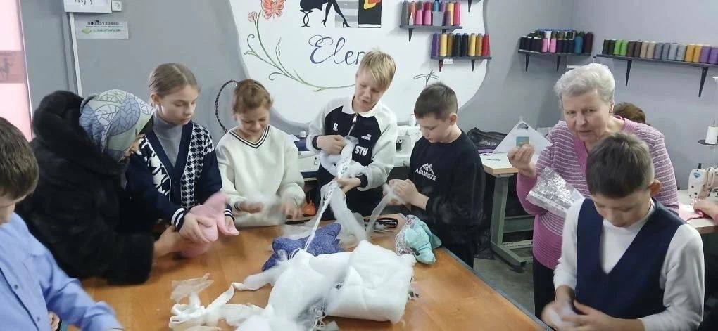 Как волонтерский штаб «Время помогать» стал швейным цехом добра