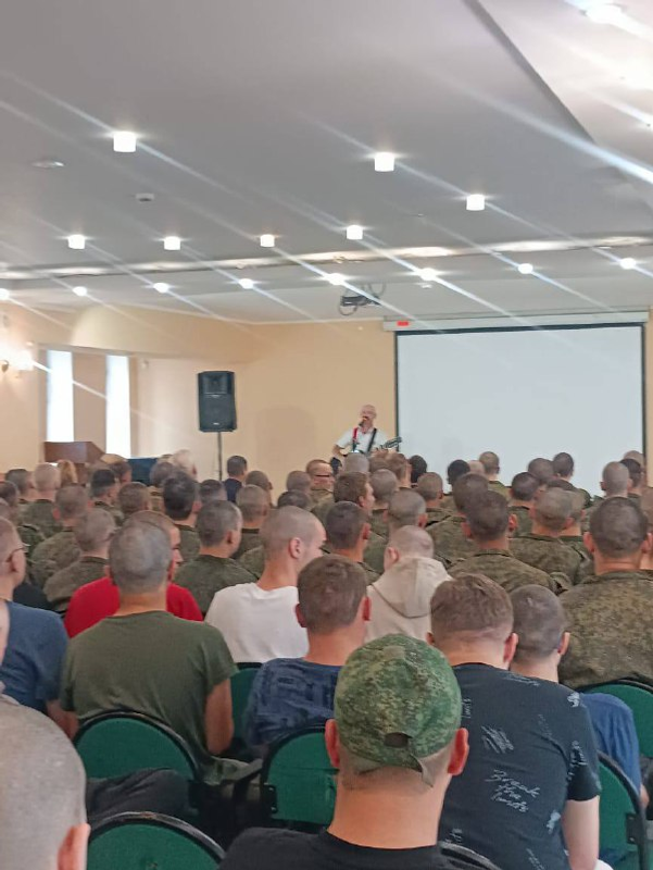 Артисты РДК села Иглино  выступили с концертом перед призывниками