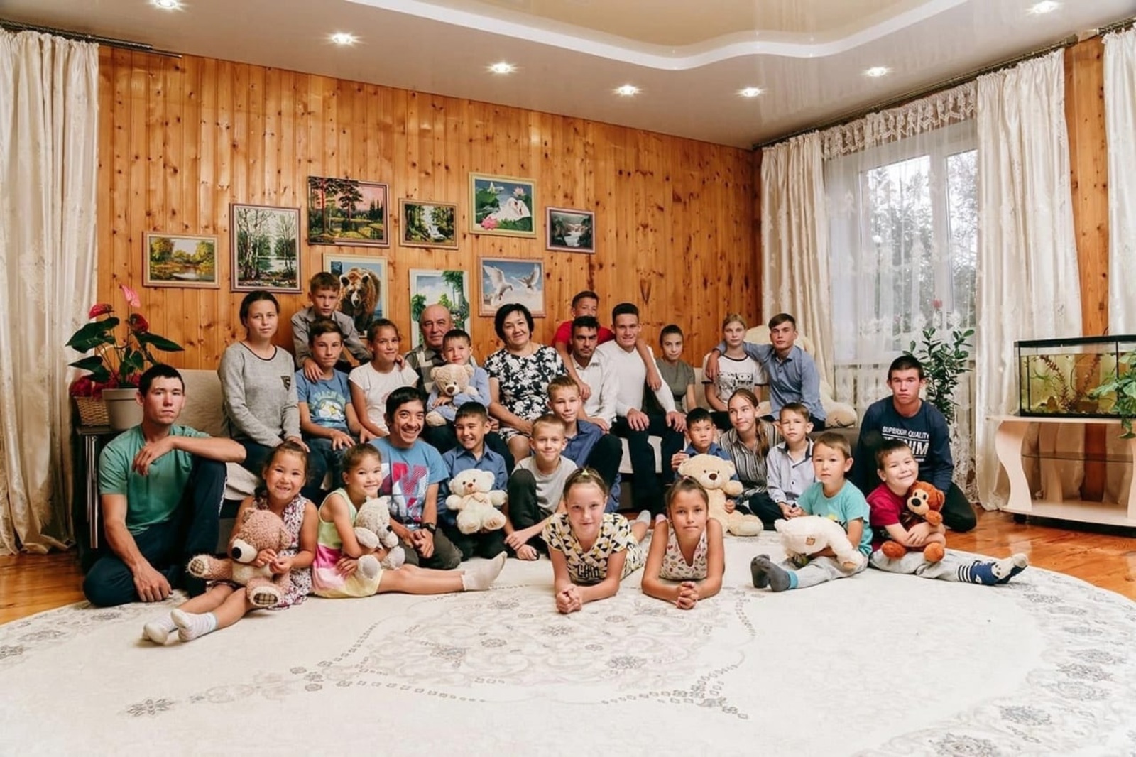 В День матери Радий Хабиров рассказал о семье из Башкирии, в которой воспитывается 40 детей