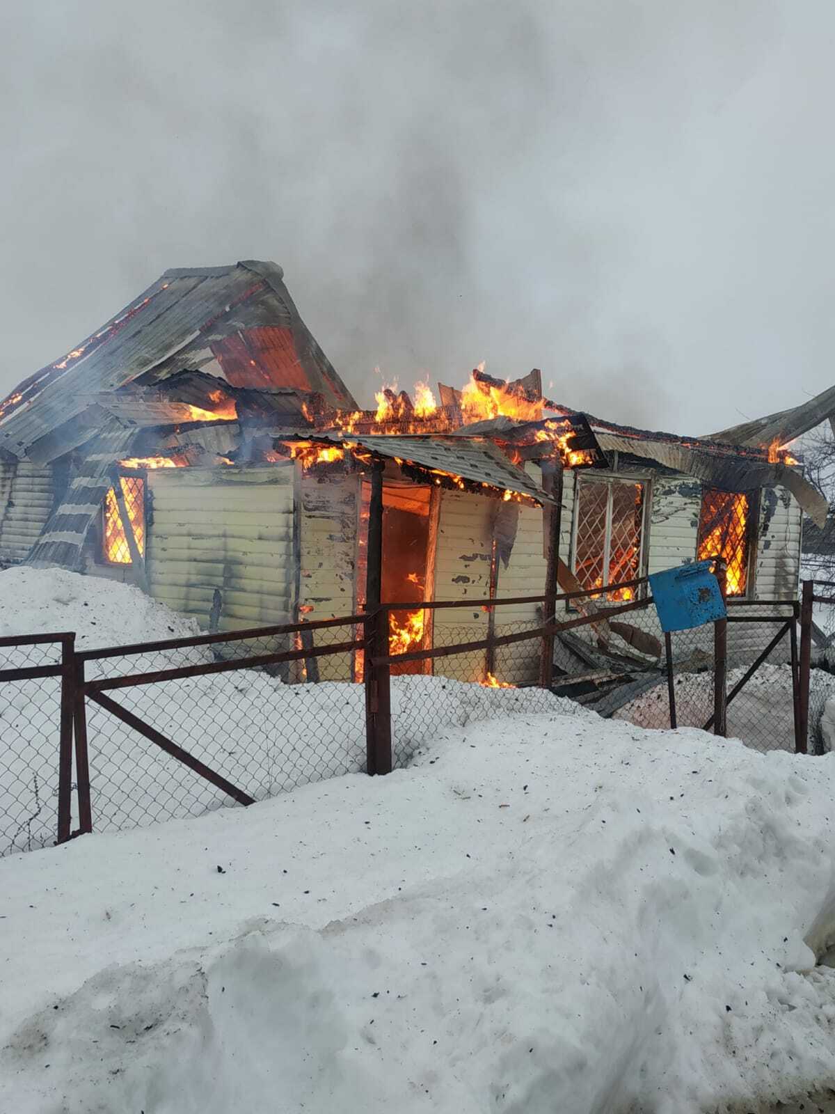 В селе Казаяк Иглинского района Башкирии сгорело отделение почты