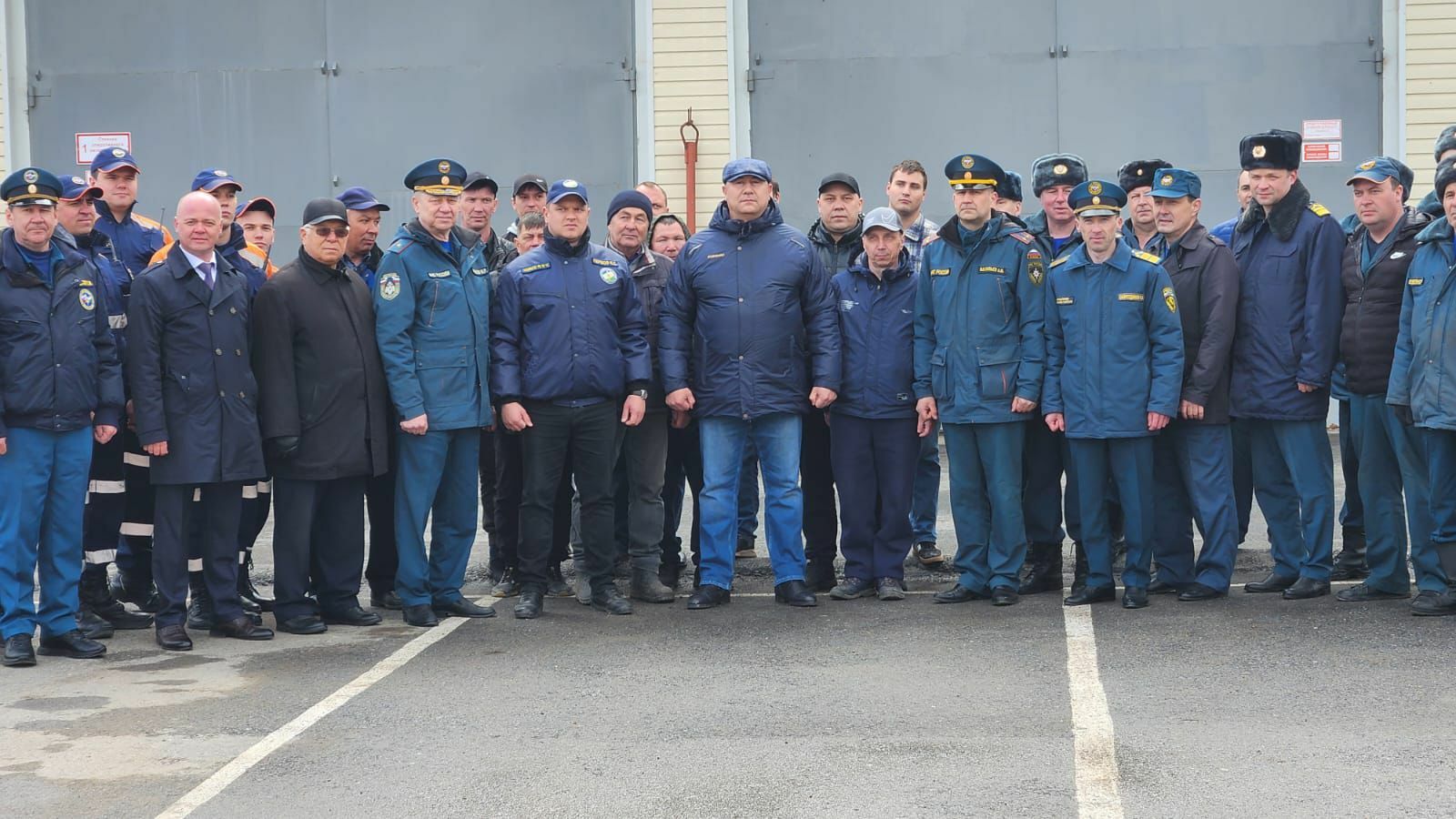 Башкирия направляет в Оренбургскую область спасателей и технику