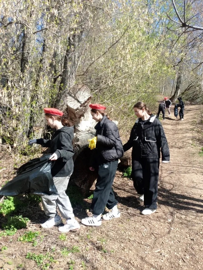 В Иглино юнармейцы привели в порядок источник