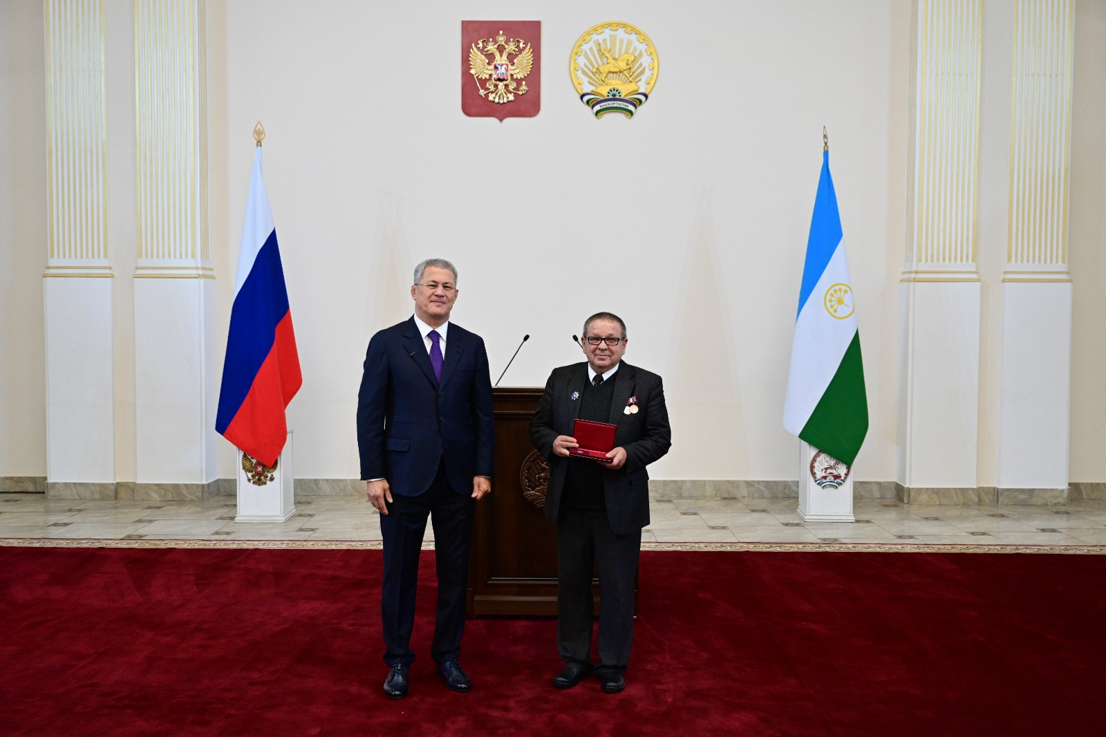 Радий Хабиров вручил госнаграду России  иглинцу Анасу Валиуллину