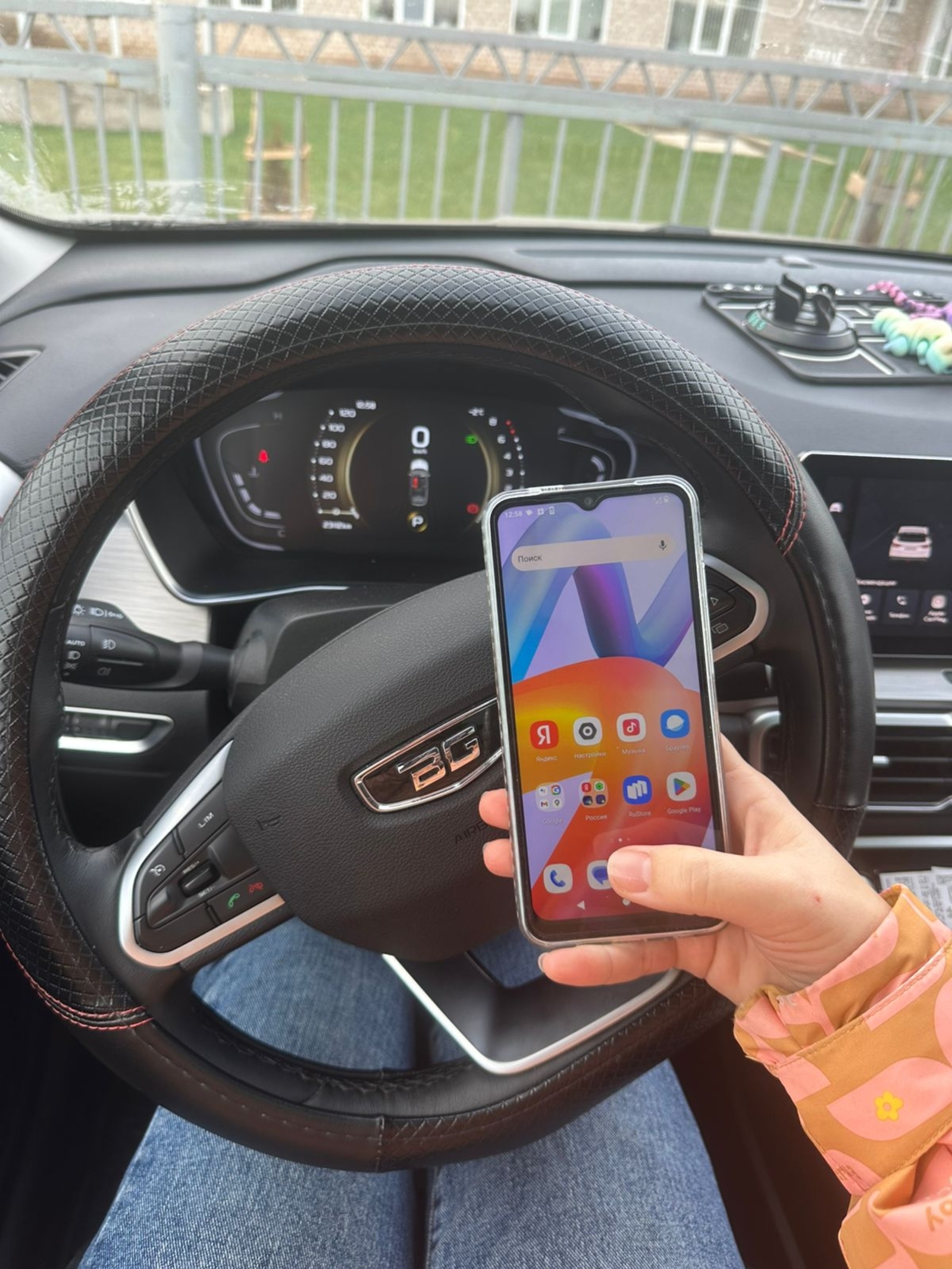 Госавтоинспекция напоминает водителям об опасности разговоров по мобильному