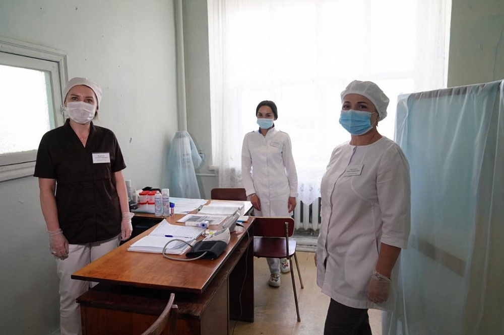 Радий Хабиров встретился в ЛНР с врачами из Башкортостана