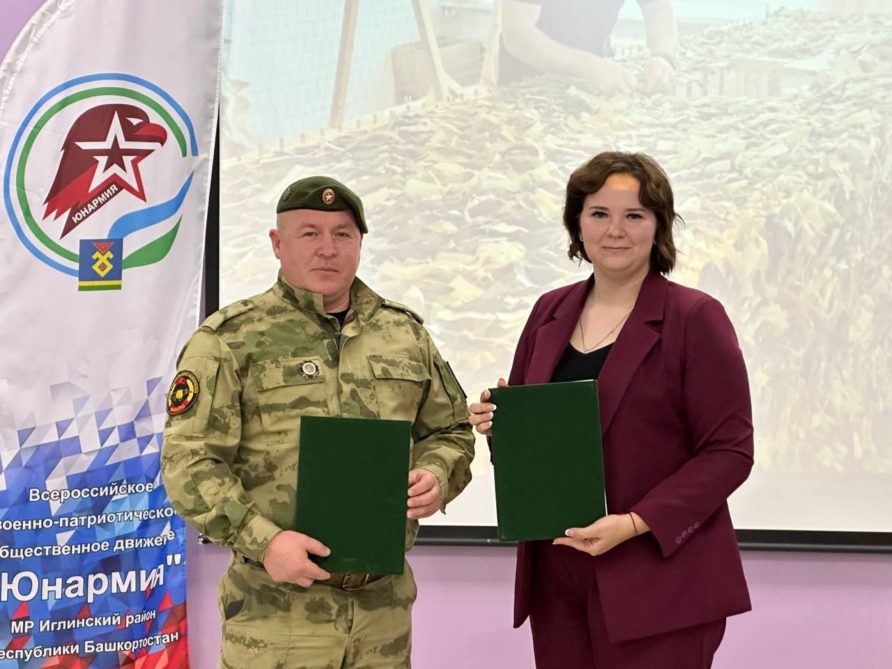 В Иглино школьников приняли в ряды Юнармии