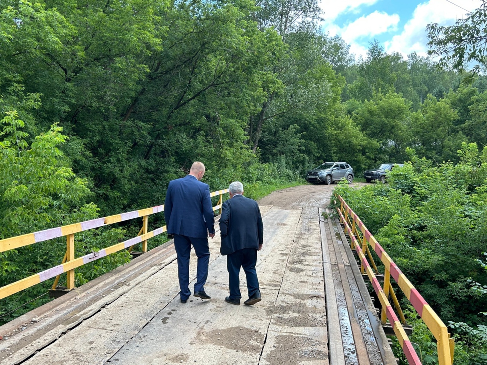 В селе Охлебинино обустраивают переход через реку Мончага