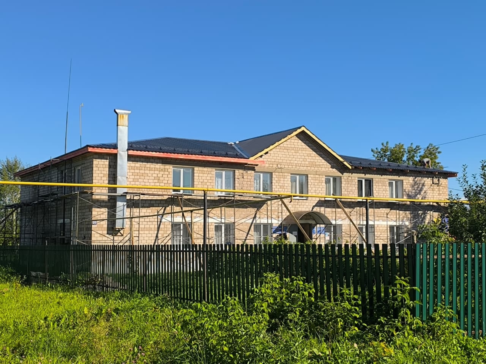 Пушкинский сельский клуб обновляет кровлю