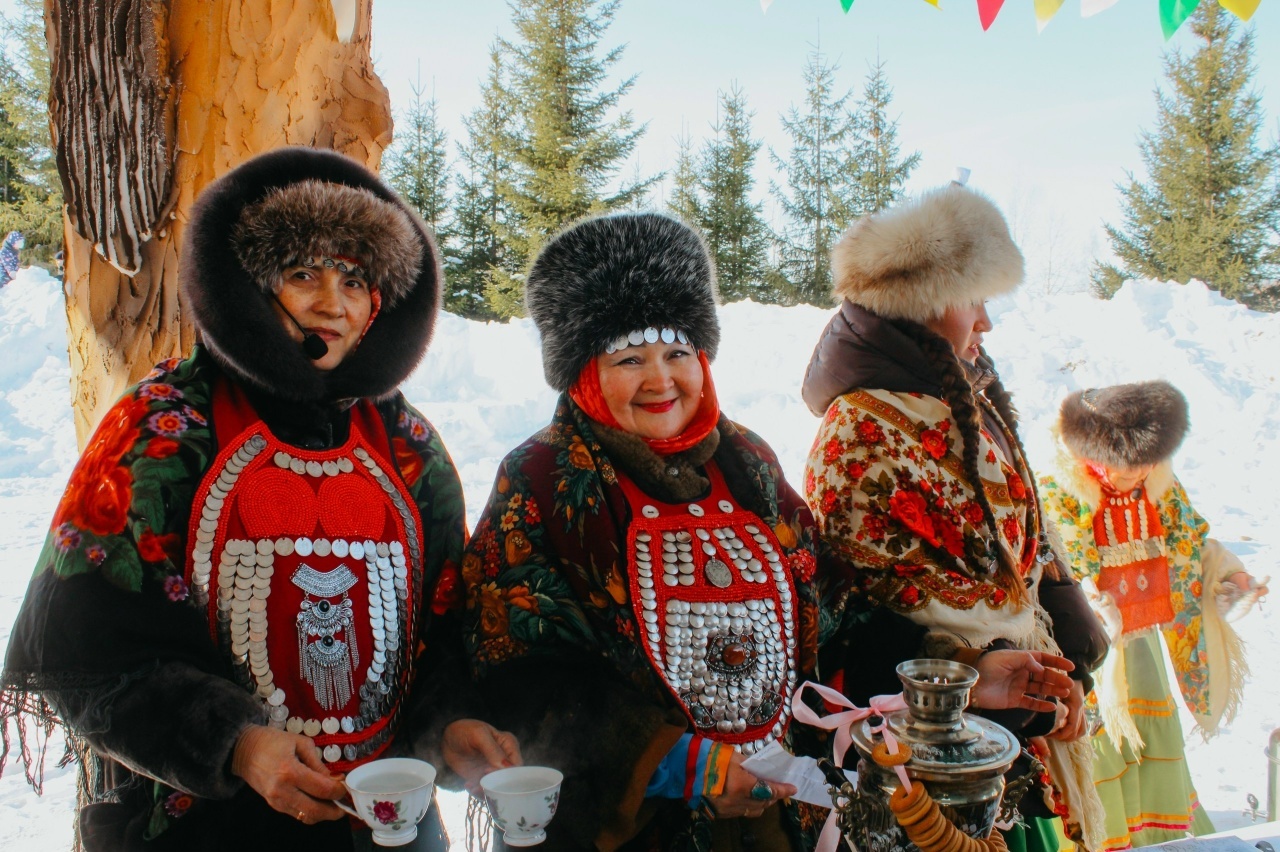 «УХ-А НА КАЗАНКЕ»: зиму провожали, рыбу ловили и хороводы водили