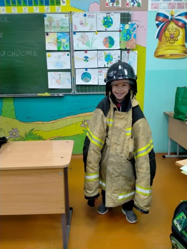 Герой рядом: пожарный приехал к акбердинским школьникам