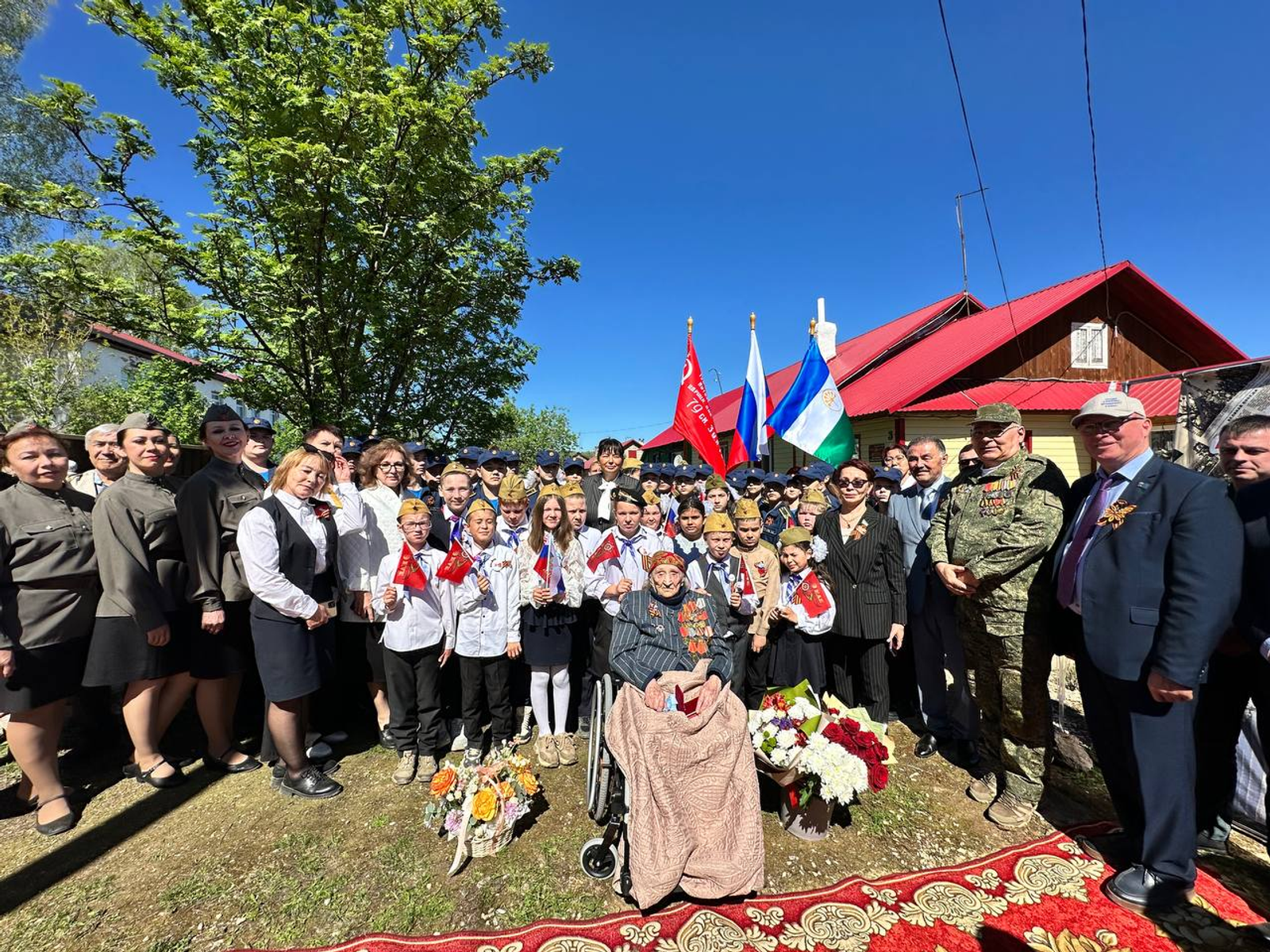 Парад у дома ветерана