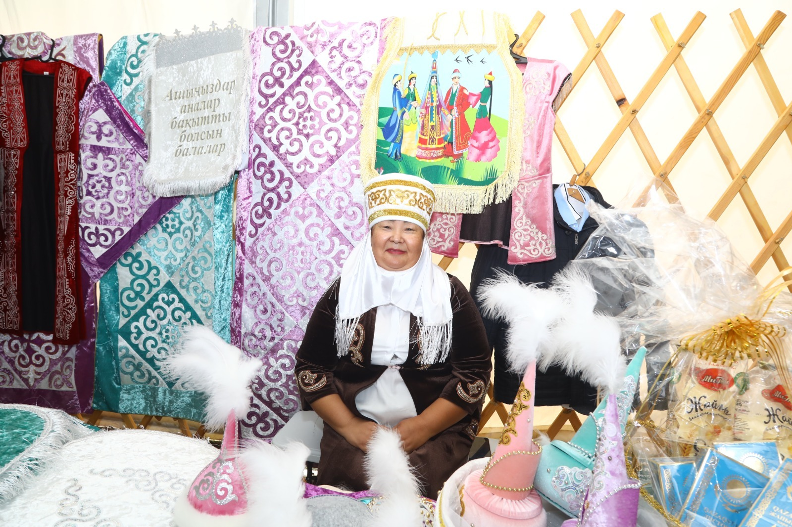 Казахские коневоды и мастера из Оренбуржья представили свою культуру