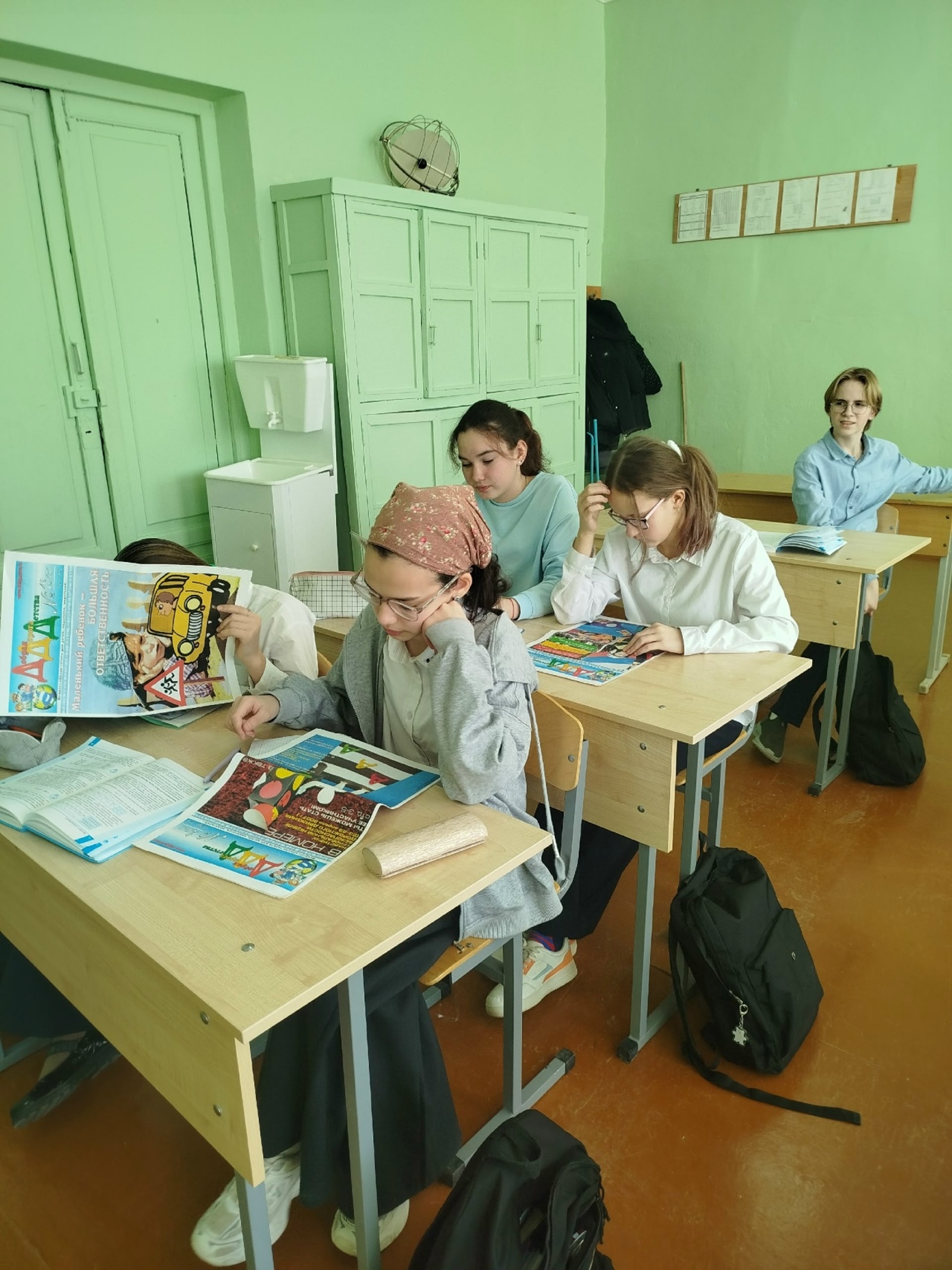 В Охлебинино юные инспекторы движения напомнили школьникам правила безопасности