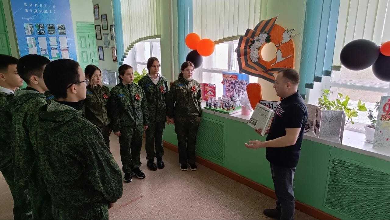 На Уроке мужества рассказали про "Знамя Победы"