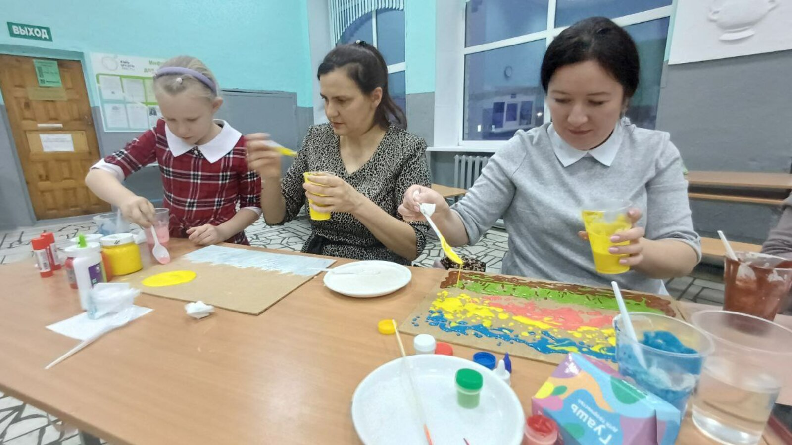 В Иглино прошел фестиваль семейного творчества «Волшебные краски»