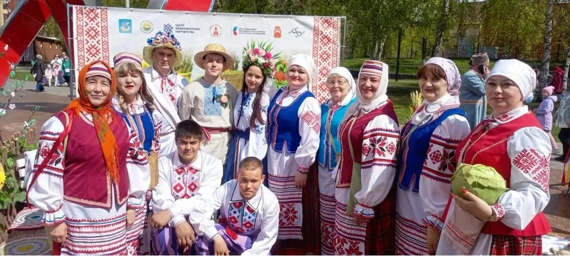 Белорусское подворье и «Алаторские ложкари» на фестивале дружбы народов