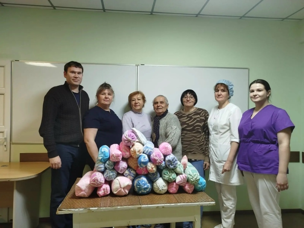 Коллектив Иглинской ЦРБ упаковали гумпомощь коллегам-землякам на СВО