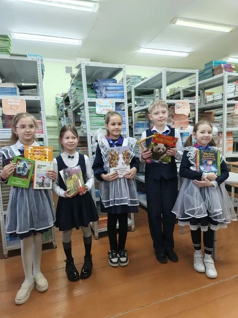 Иглинские школьники присоединились к акции: Дарите книги с любовью