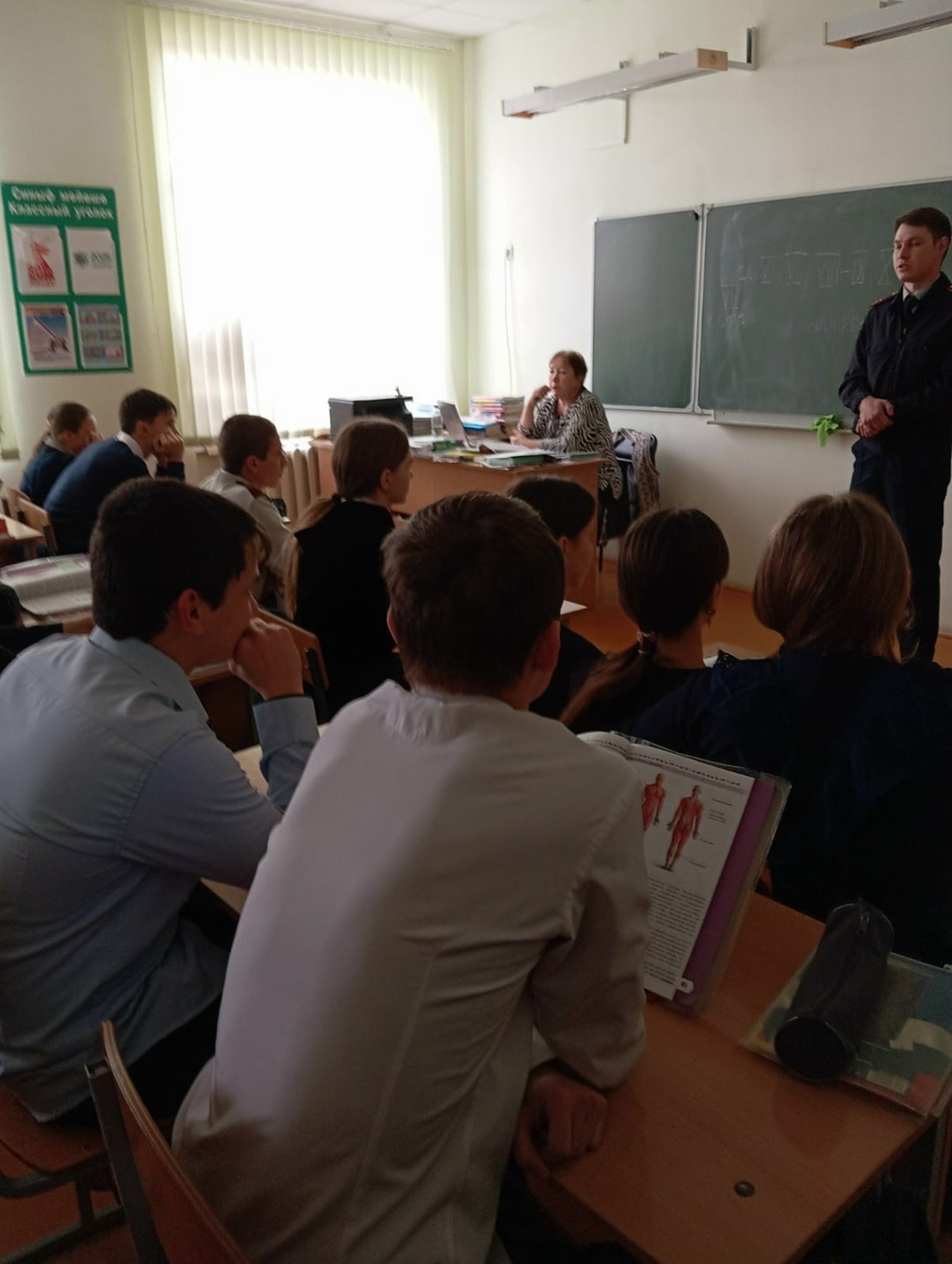 Сотрудники линейной полиции  встретились с урманскими школьниками