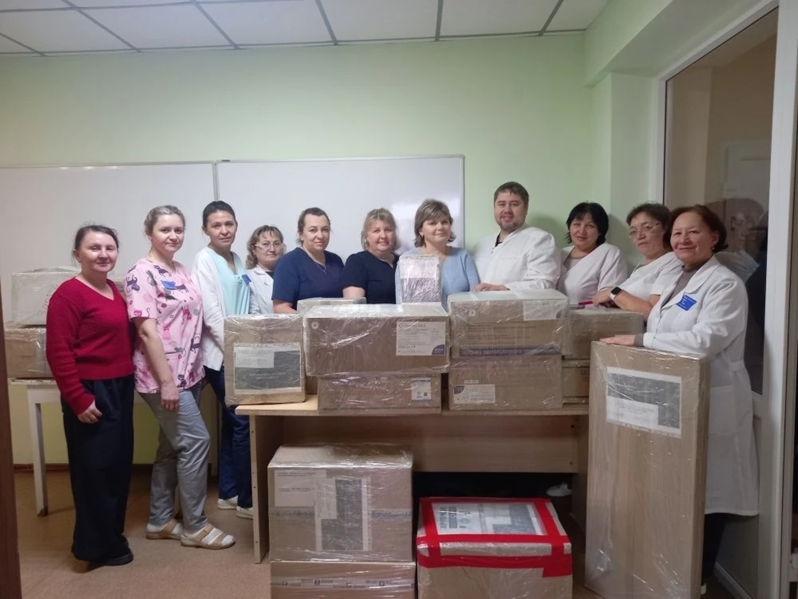 Коллектив Иглинской ЦРБ упаковали гумпомощь коллегам-землякам на СВО