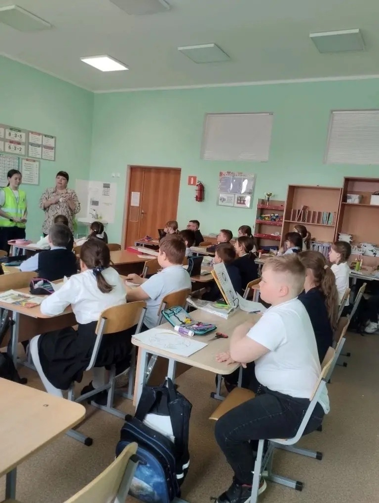 В Башкирии ко Дню космонавтики детям подарили «маячки» безопасности