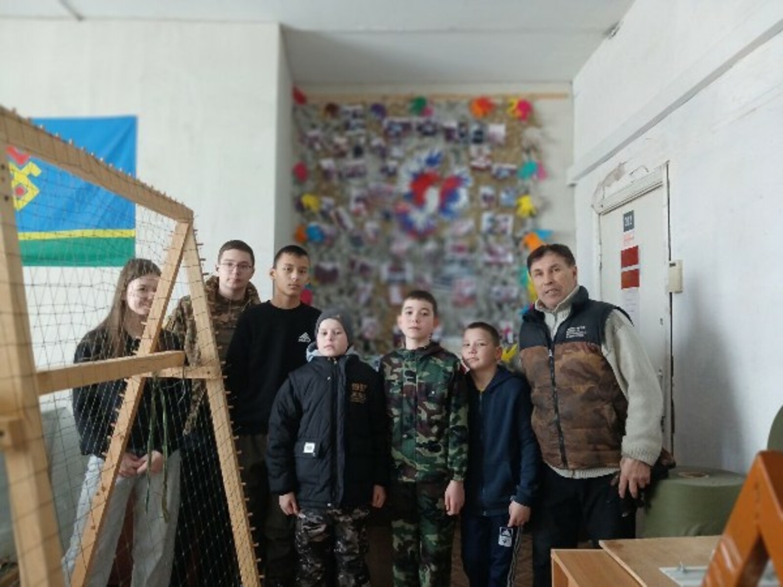 Сети для жизни: юнармейцы и их мамы плели маскировку для фронта