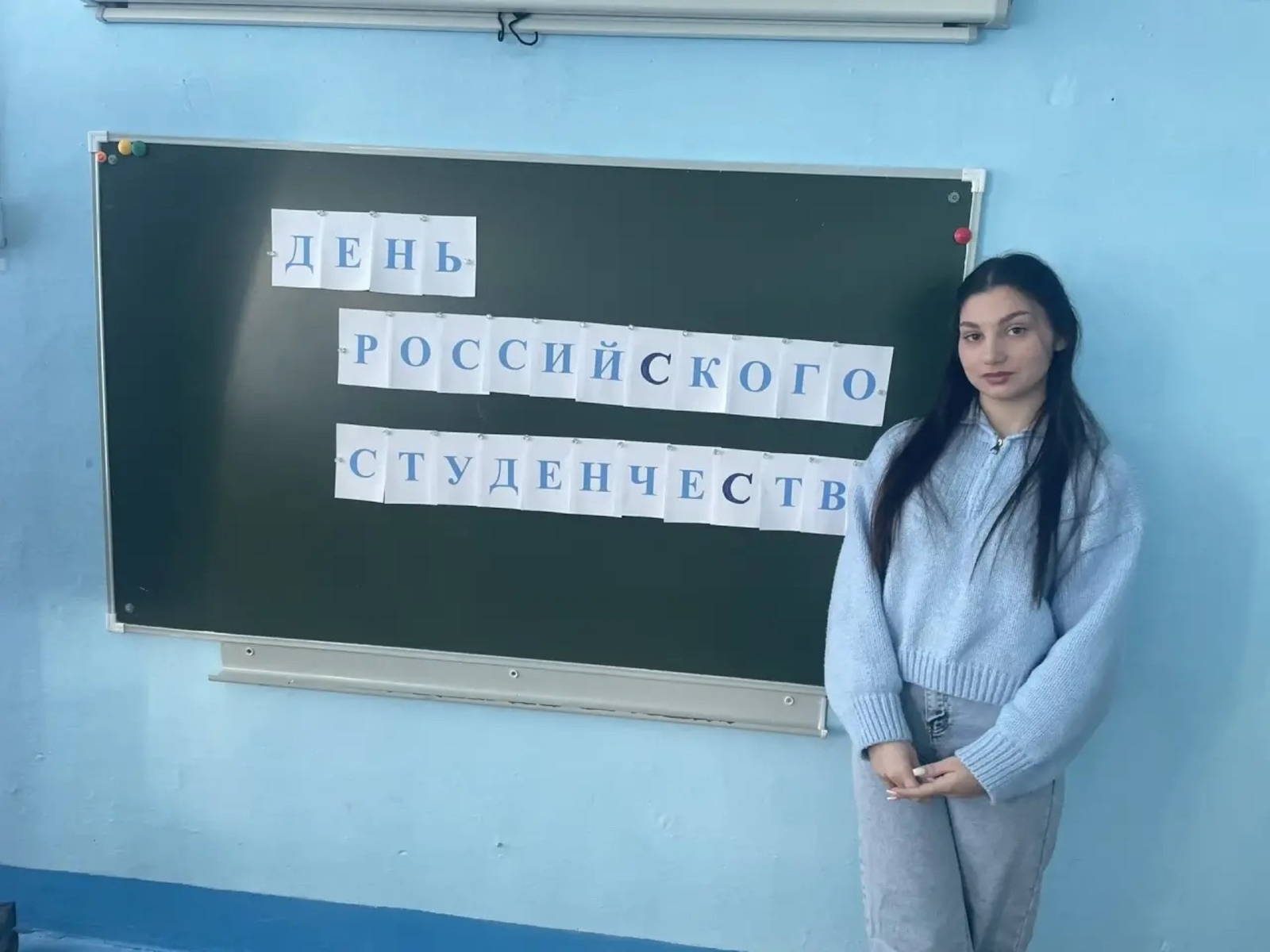 В преддверии Дня студента в Алаторке прошла встреча школьников с выпускницей