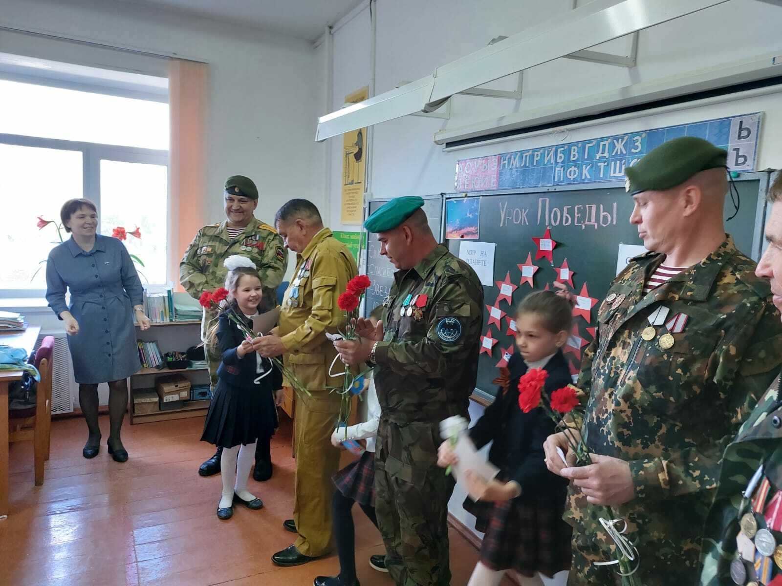 Перед Днем Победы ветераны боевых действий встретились со школьниками