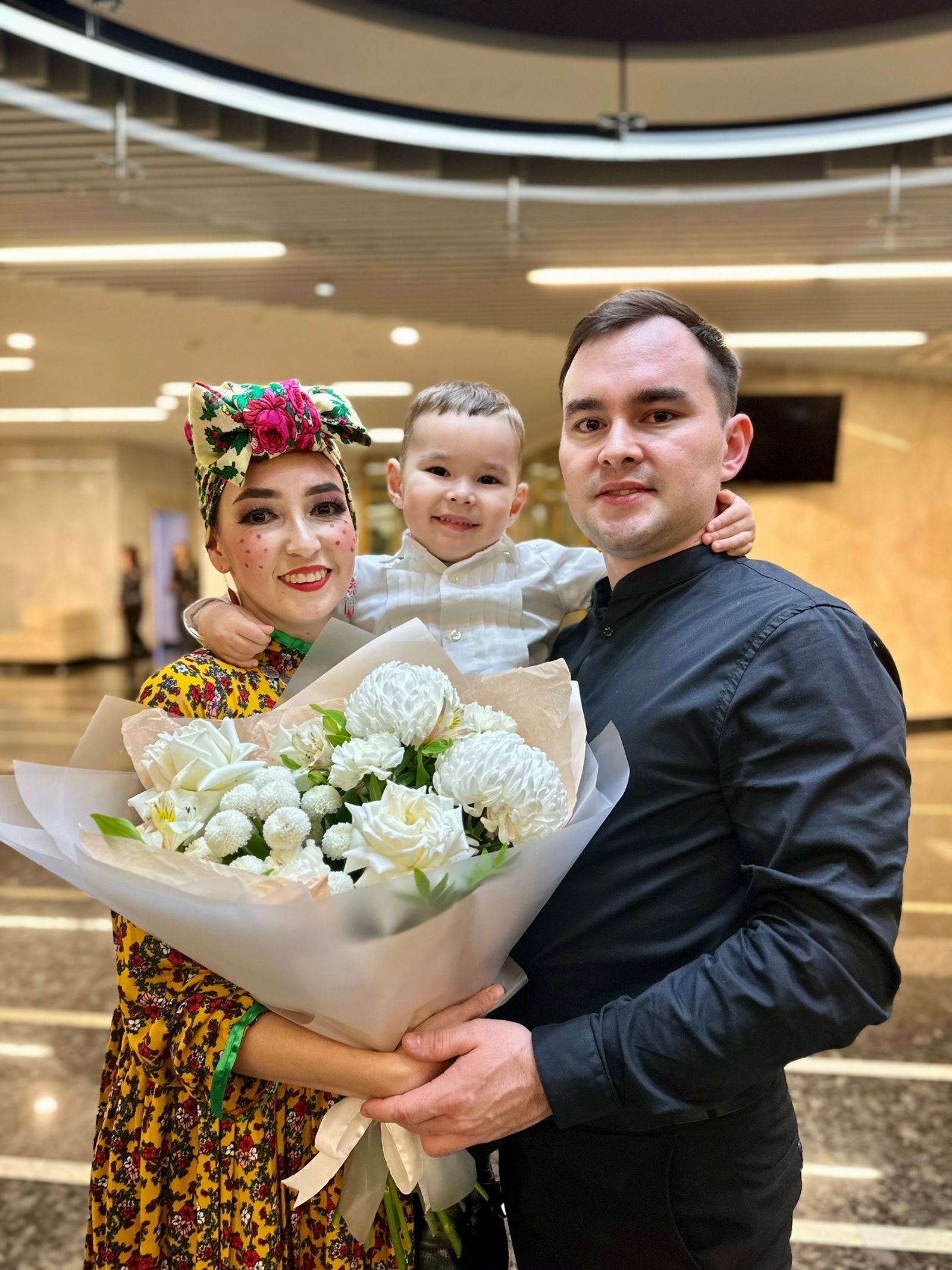 Покоряет сердца: мама - истинный творец!