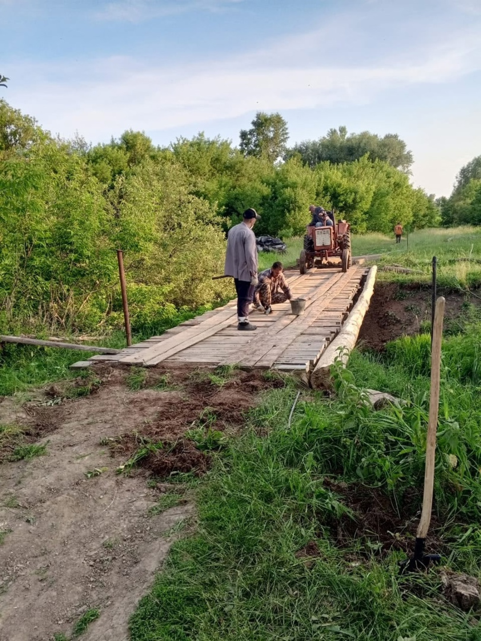 Жители Ауструмского сельского поселения  отремонтировали мост