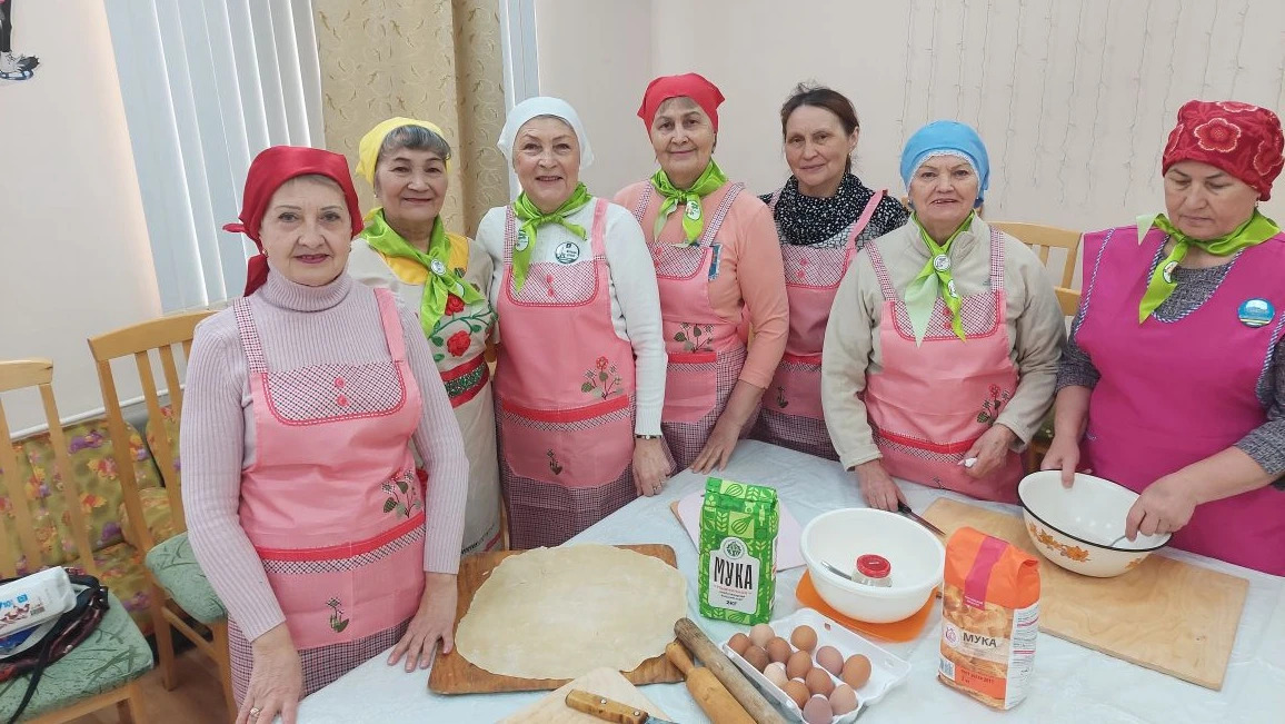 «Молоды душой»: серебряные волонтёры приготовили домашнюю лапшу