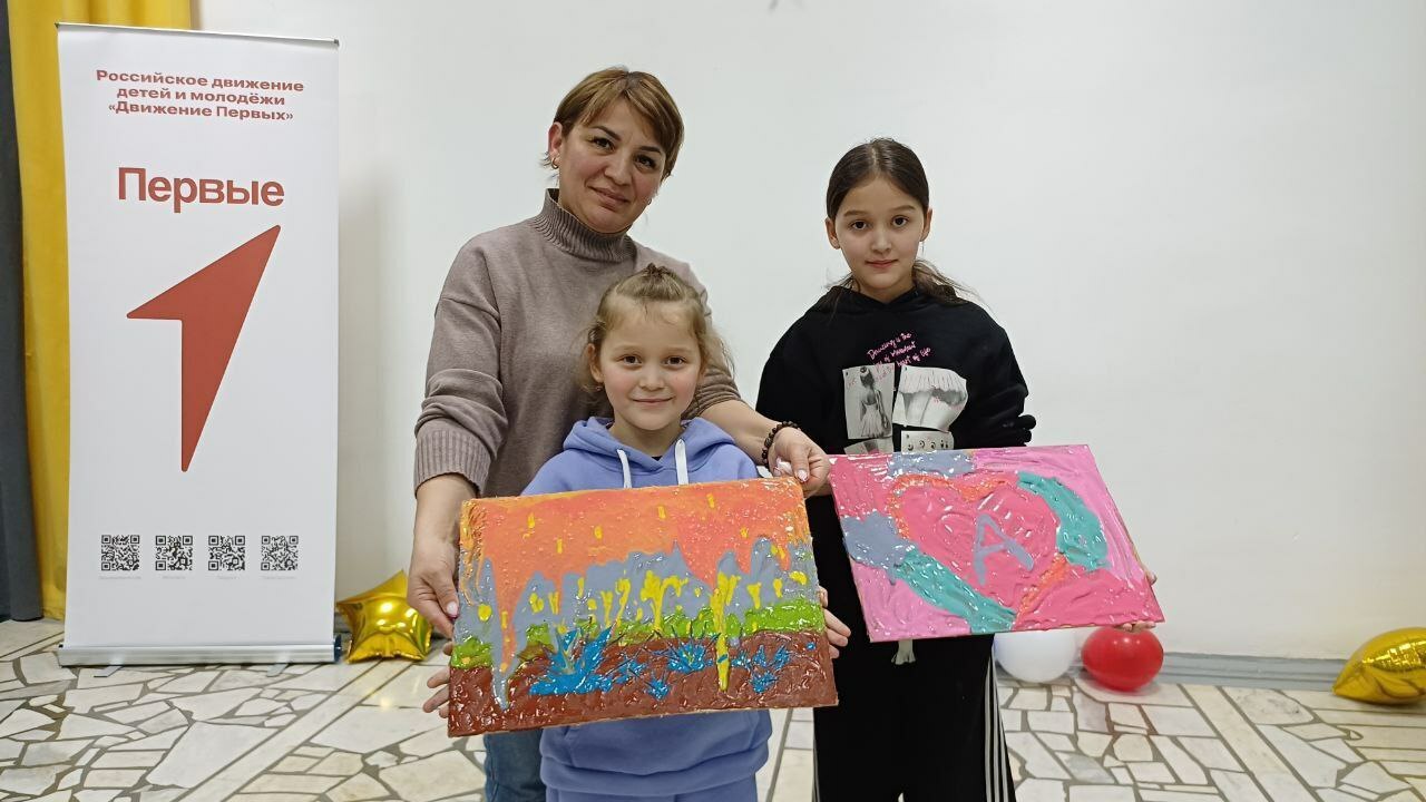 В Иглино прошел фестиваль семейного творчества «Волшебные краски»