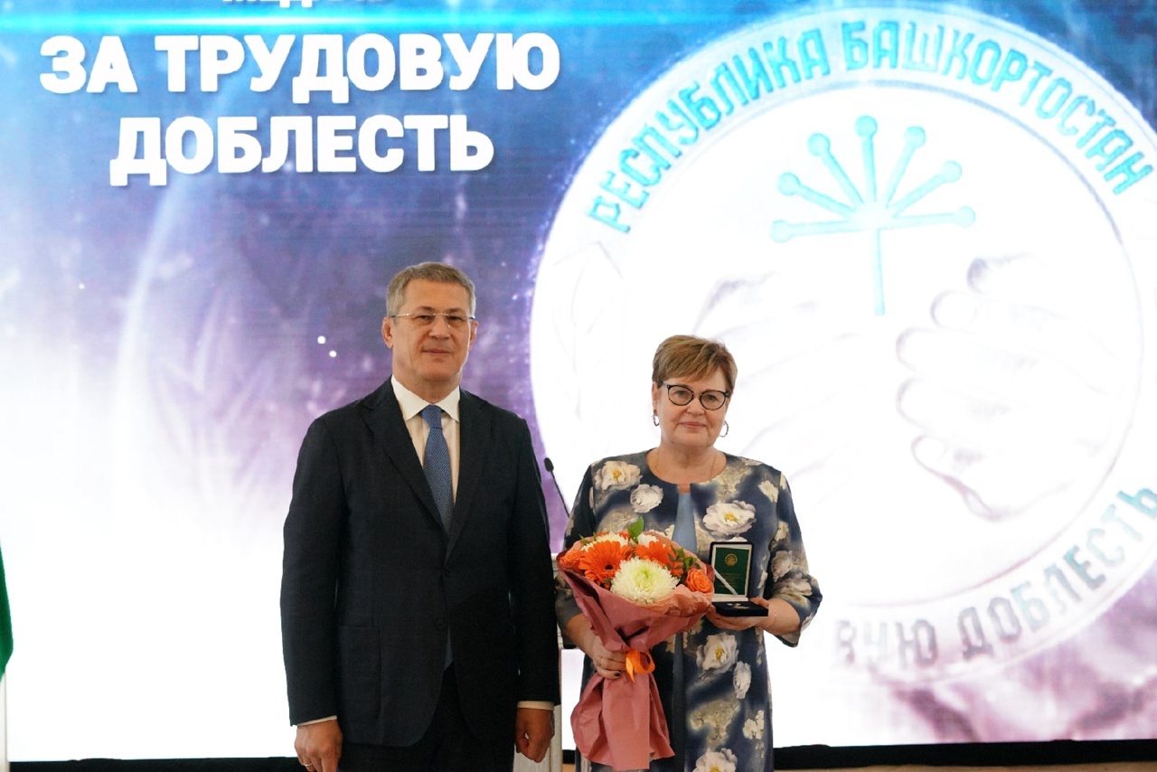 Радий Хабиров вручил иглинцам высокие государственные награды