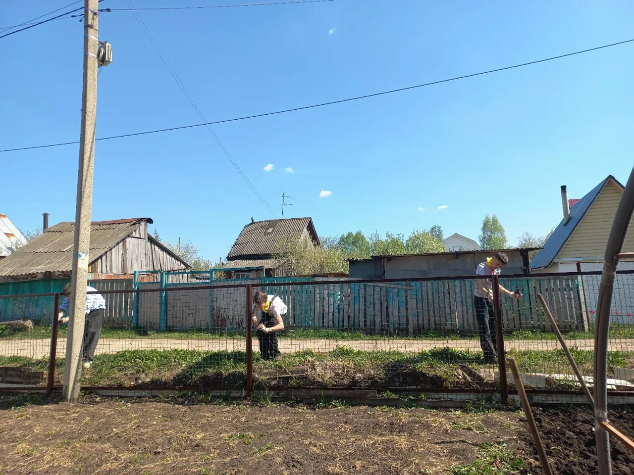 Добрые дела: пионеры помогли труженице тыла по хозяйству