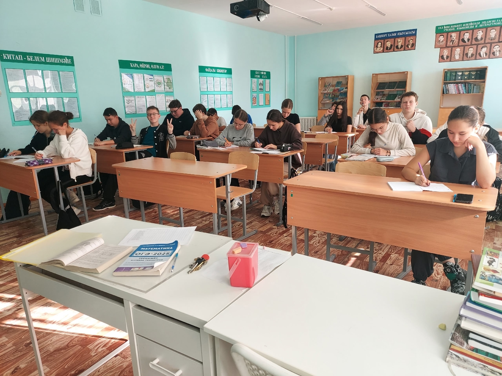 На старте экзаменационного марафона: в иглинской школе прошли консультации