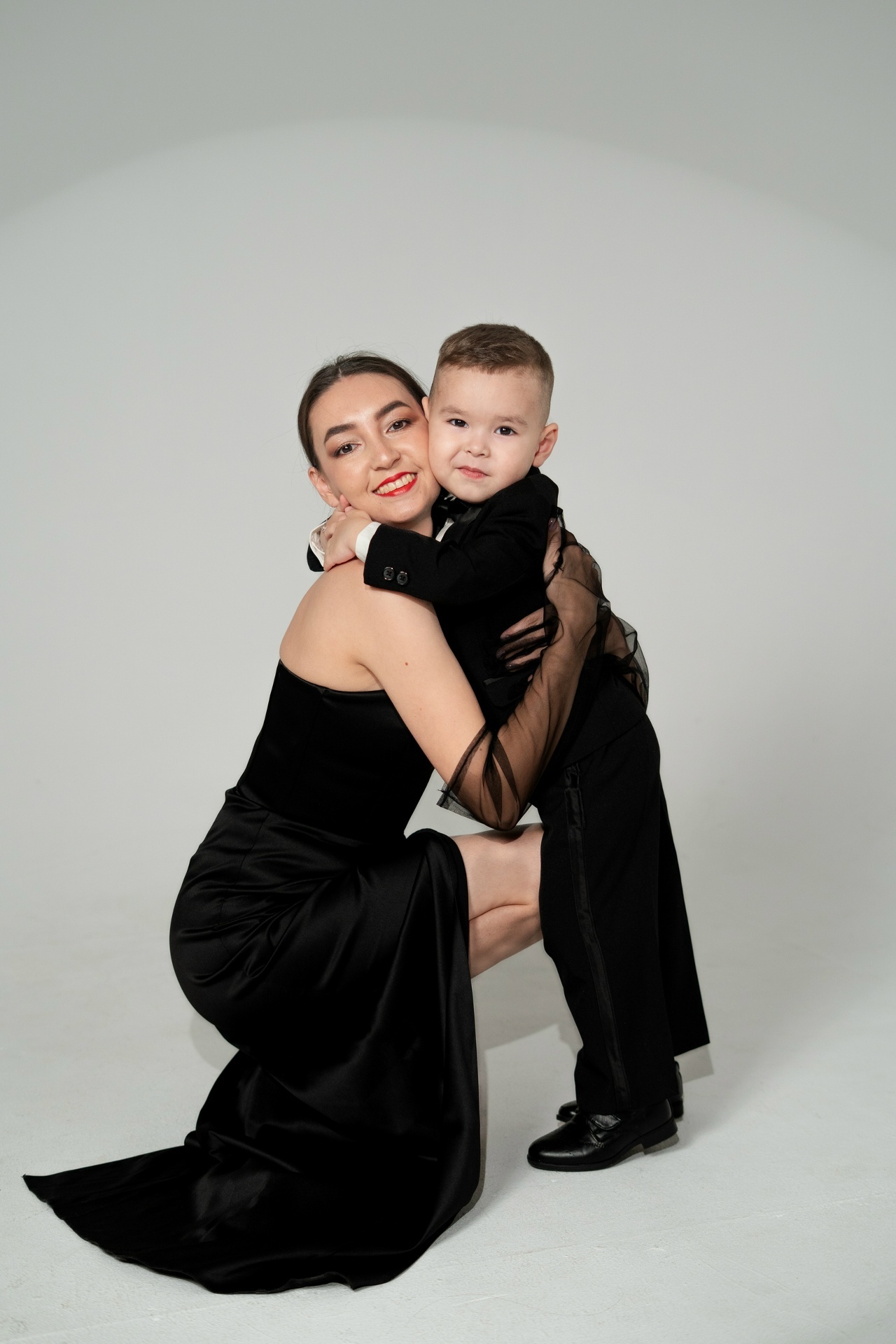 Покоряет сердца: мама - истинный творец!