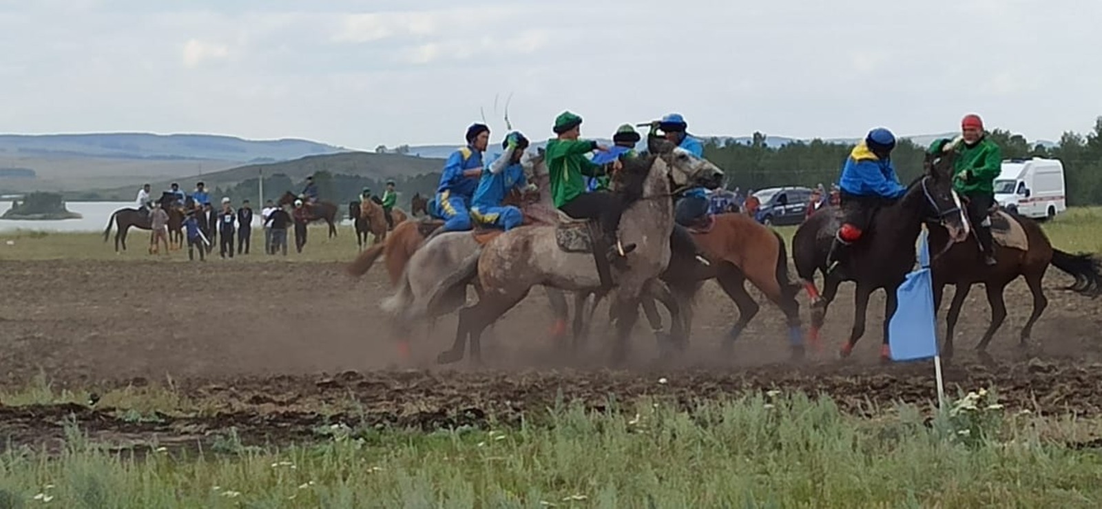 Фестиваль "Башкорт аты" продолжается игрой "Ылак" и конными скачками