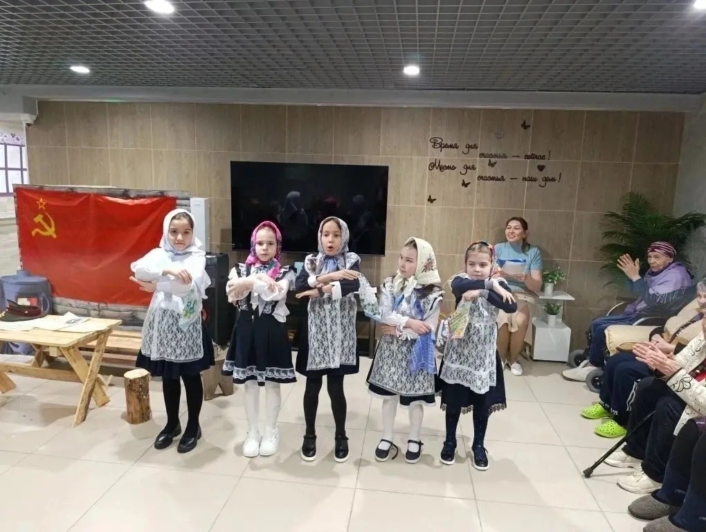 Иглинские школьники  провели благотворительную акцию для пожилых