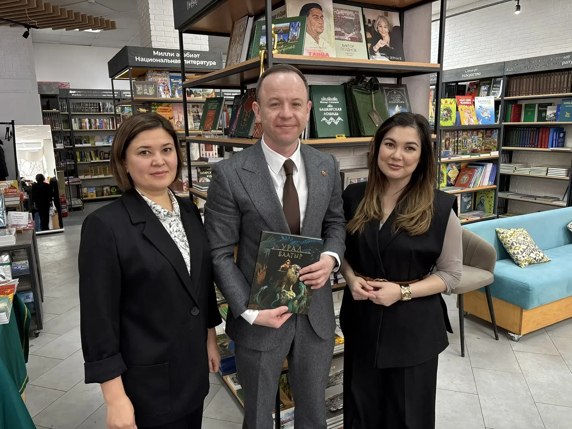 Зам.председателя Правительства Челябинской области посетил магазин "Китап"