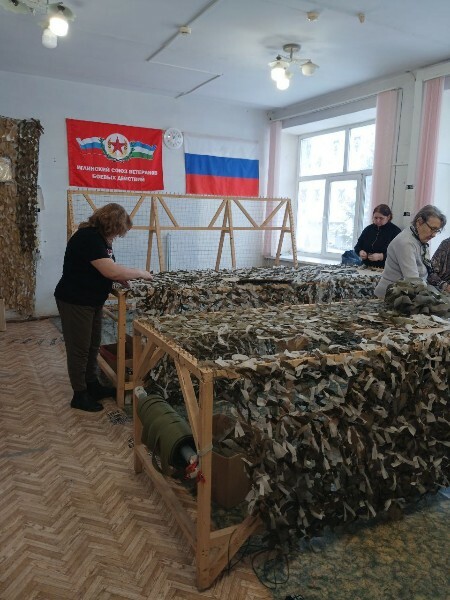 Сети для жизни: юнармейцы и их мамы плели маскировку для фронта