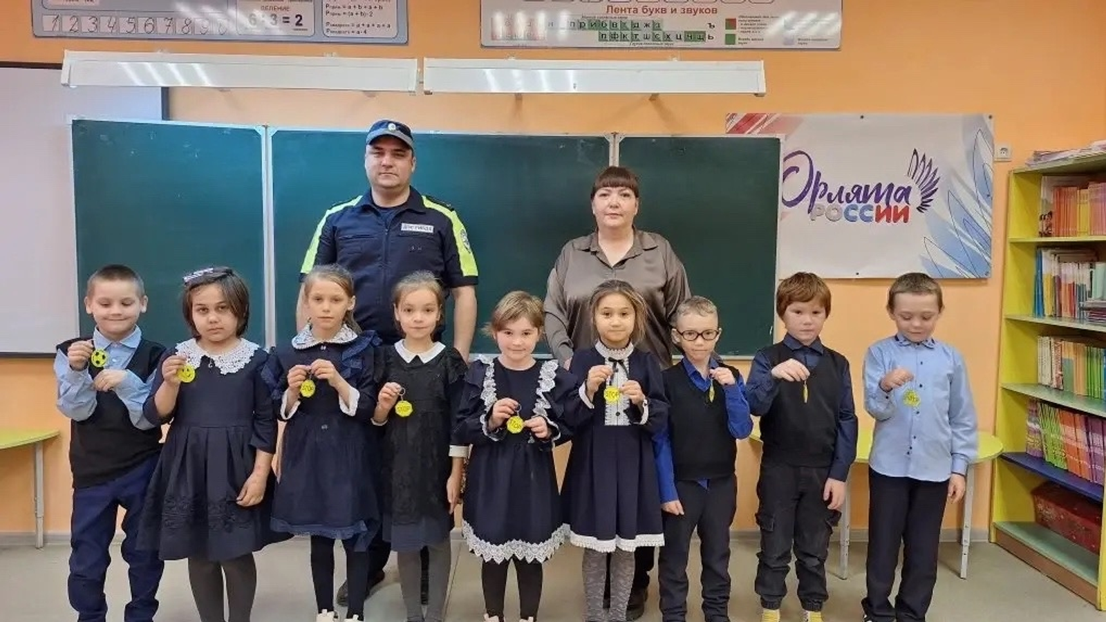 В Башкирии сотрудники ГИБДД провели занятия для младшеклассников по БДД