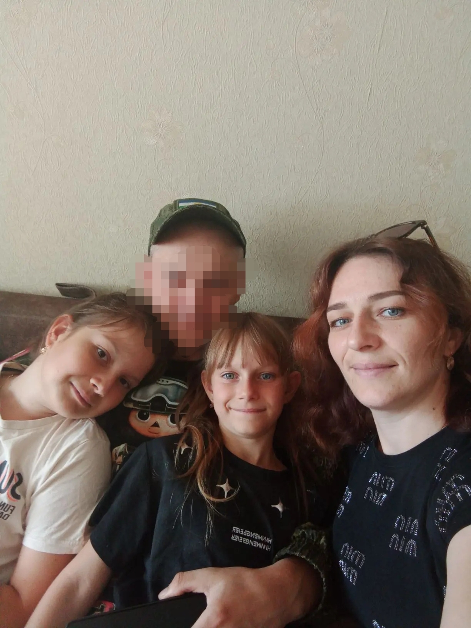 Папа – за ленточкой, но сердцем – с ними