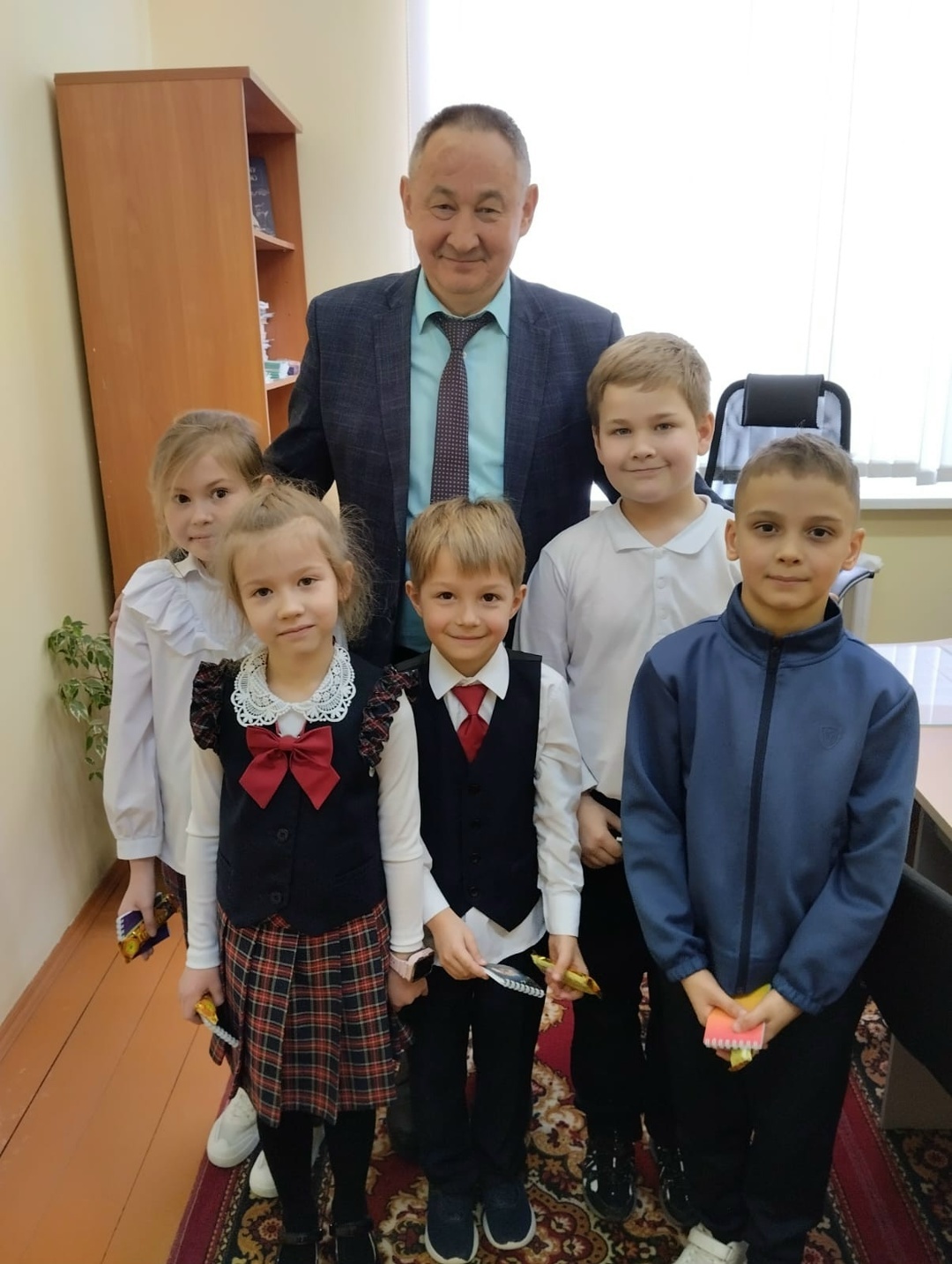 В школе села Акбердино директор сыграл в шахматы с учениками