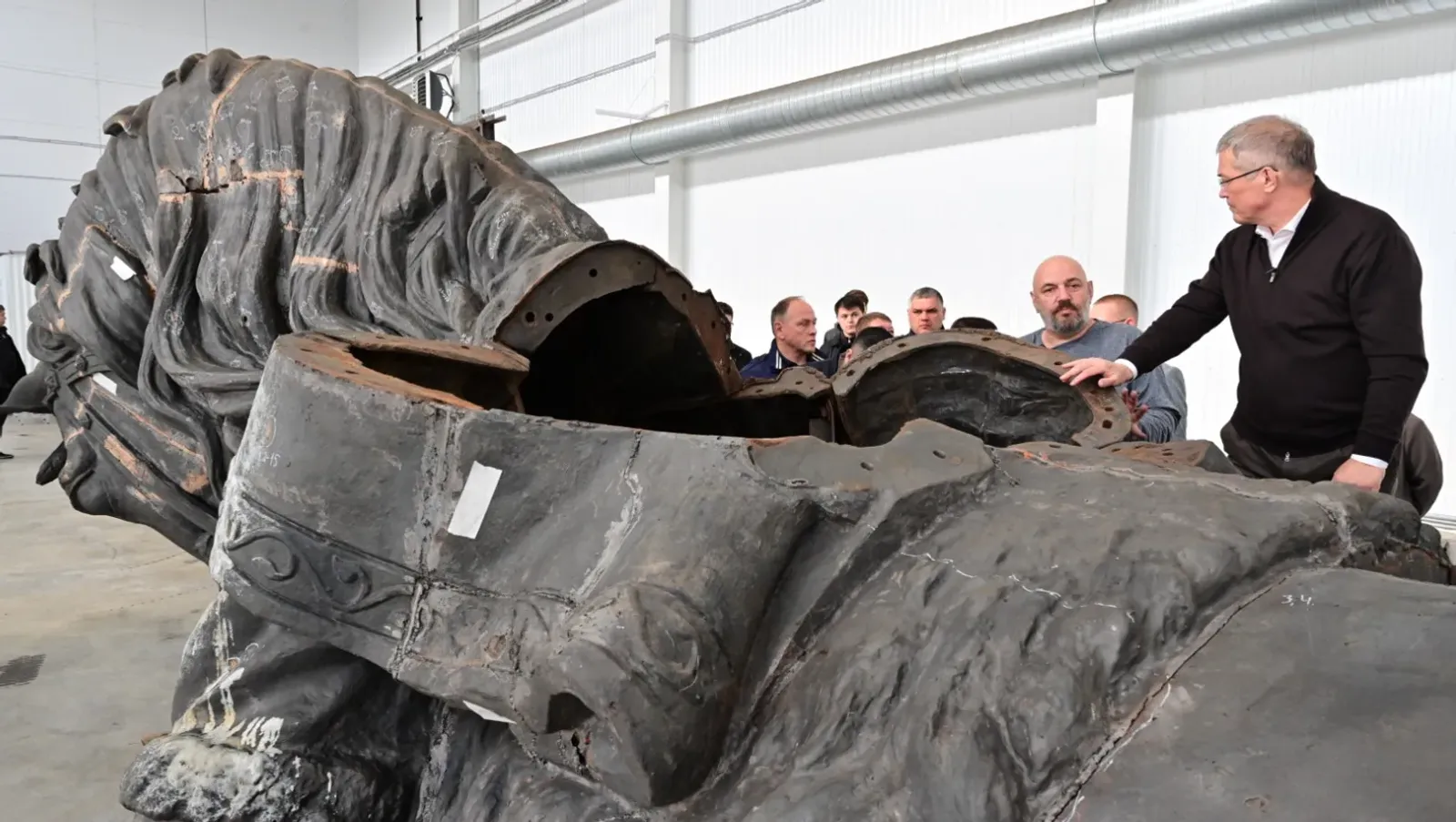 Глава Башкирии ознакомился с ходом реставрации памятника Салавату Юлаеву