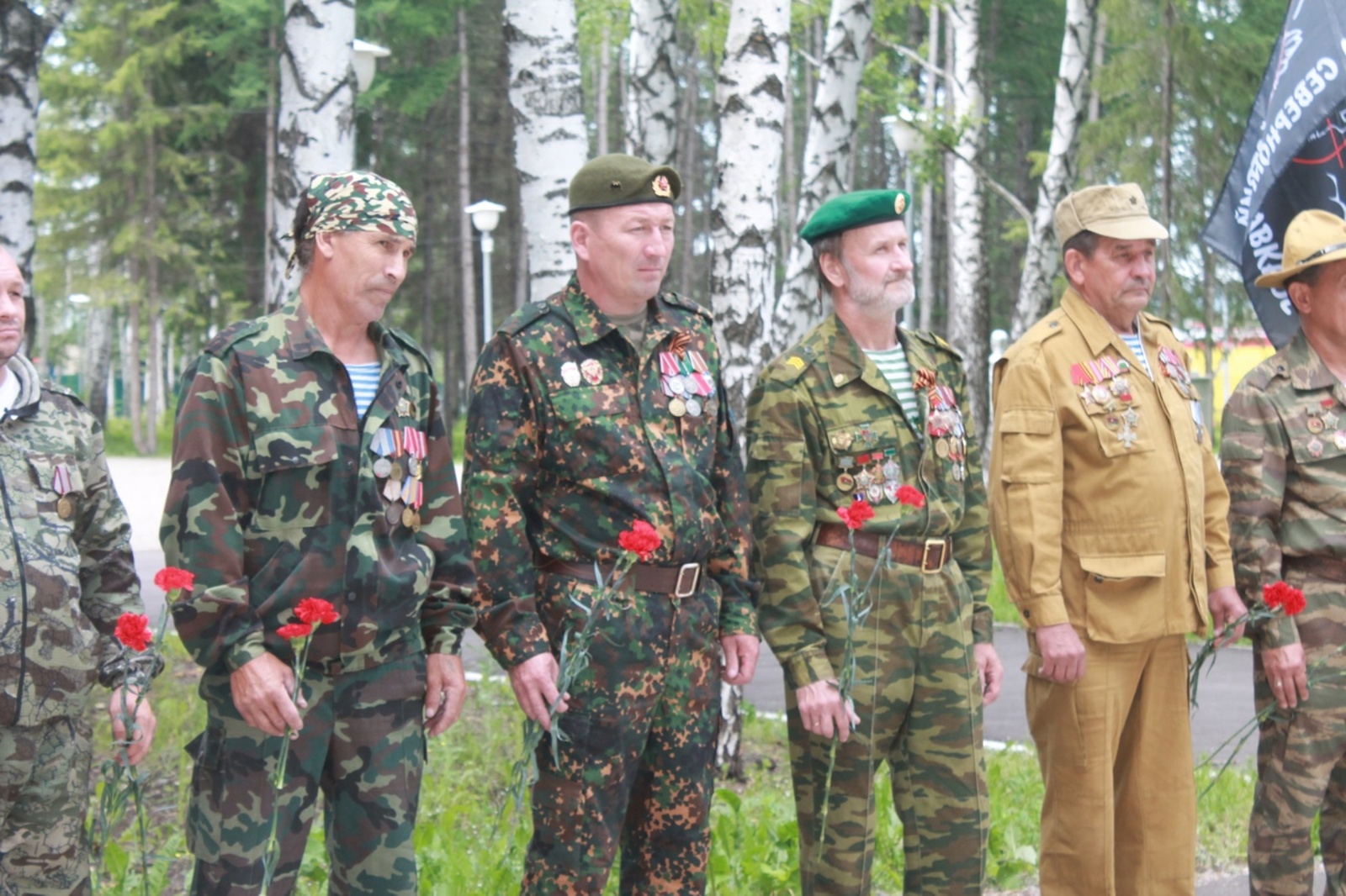 В России утвердили правила выдачи добровольцам удостоверения ветерана боевых действий