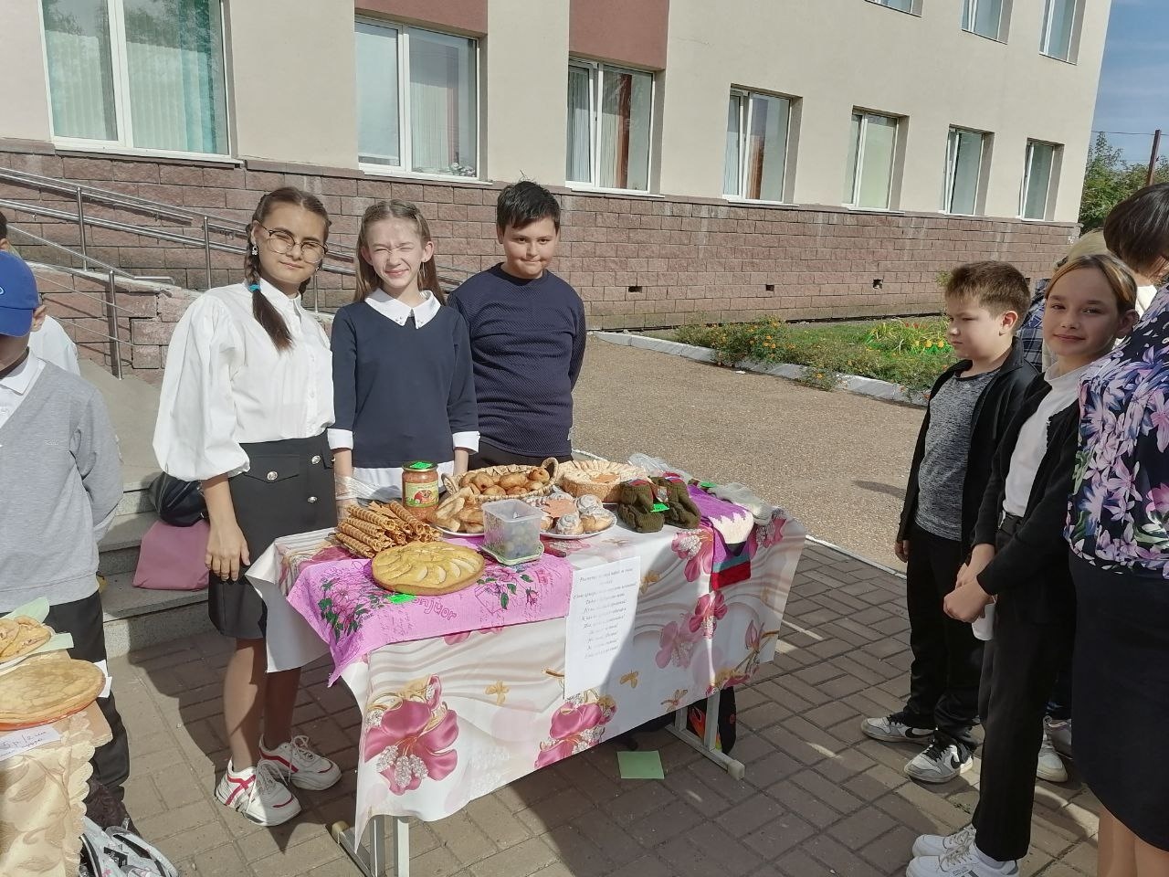 Иглинские школьники организовали благотворительную ярмарку