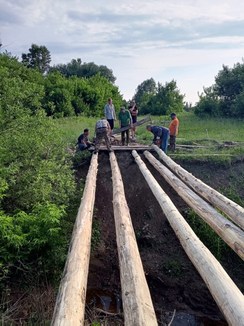Жители Ауструмского сельского поселения  отремонтировали мост