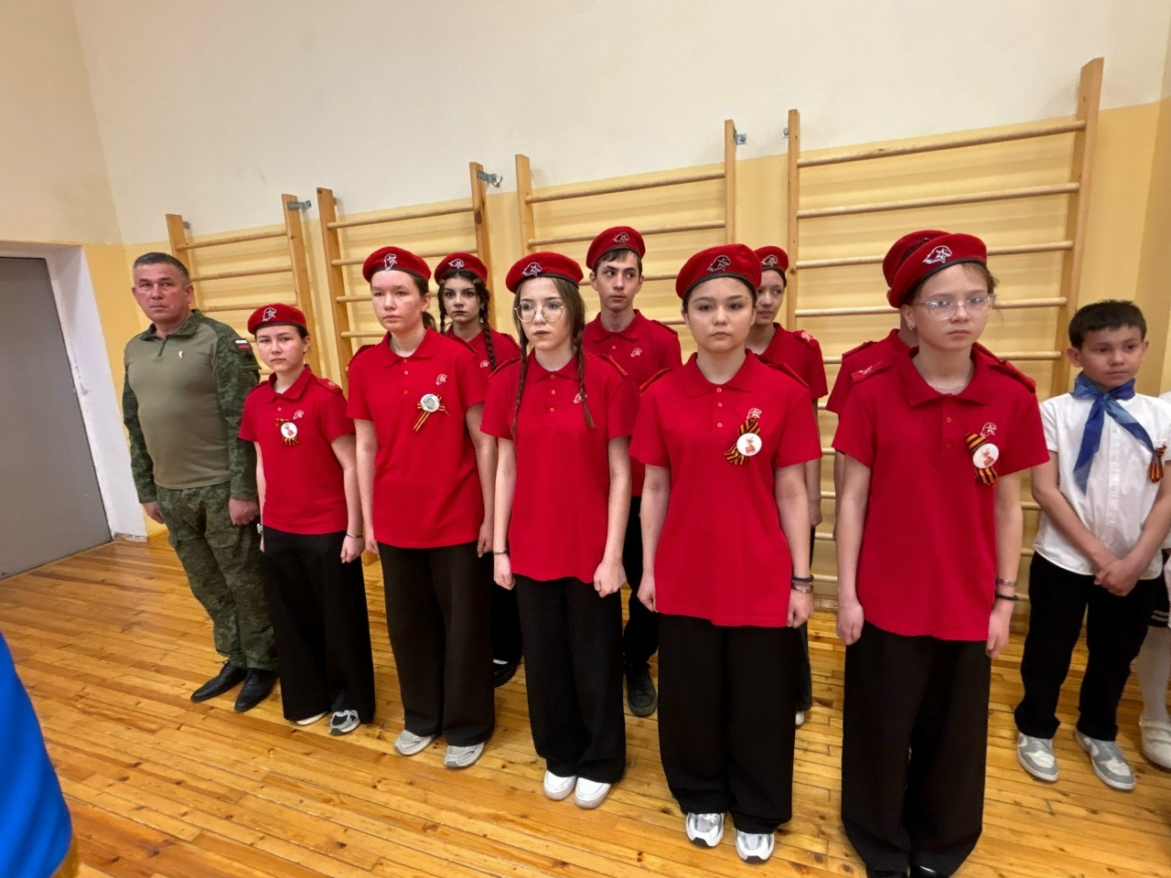 В Башкирии в пятой школе села Иглино открыли парту героя